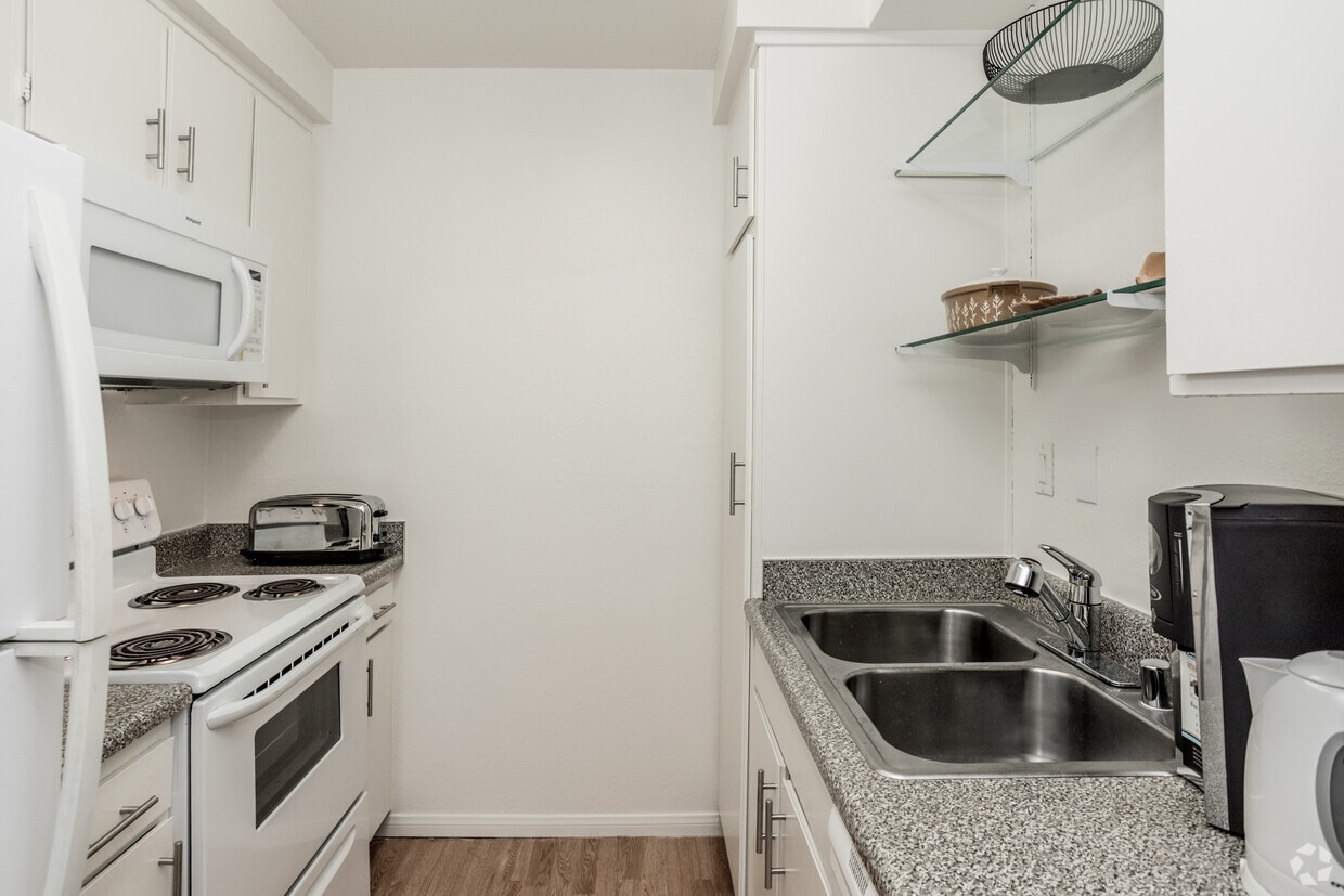 Glen Arbor Villas Apartments in Los Angeles, CA Westside Rentals