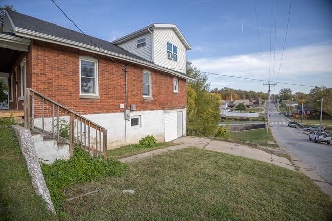 Building Photo - 421 Marshall St