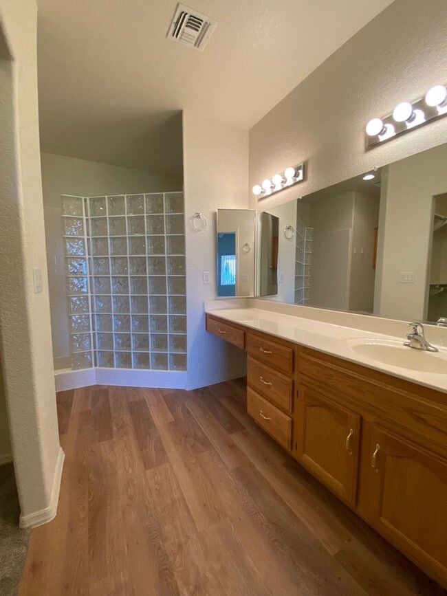 Foto del edificio - 55+ Condo on Golf Course in Sunland Springs Village