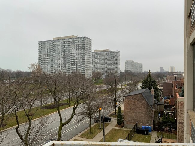 Building Photo - 3100 S King Dr