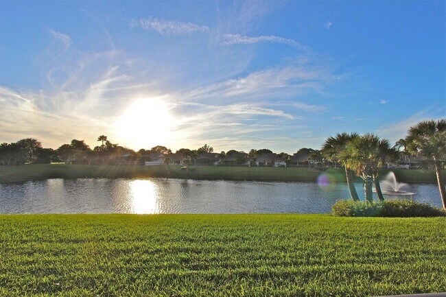 Building Photo - 208 E River Park Dr