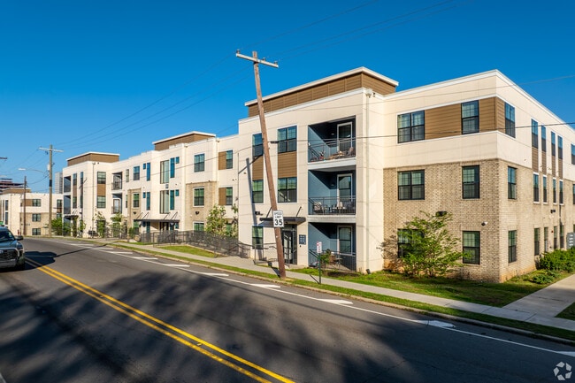 Building Photo - Bayou Grande