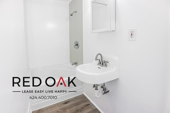 Building Photo - Remodeled Studio With Tons of Natural Ligh...
