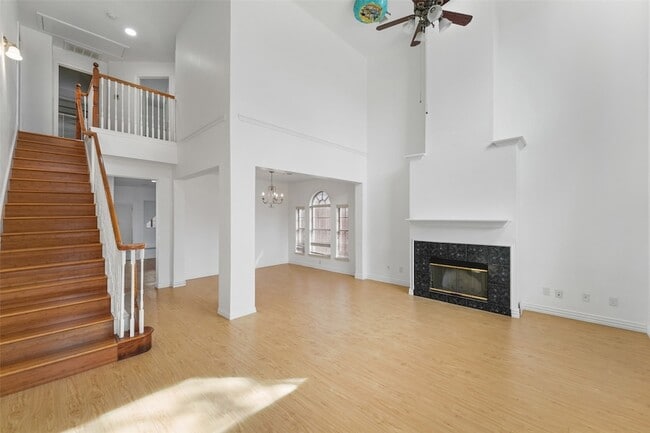 Building Photo - 628 Windsong