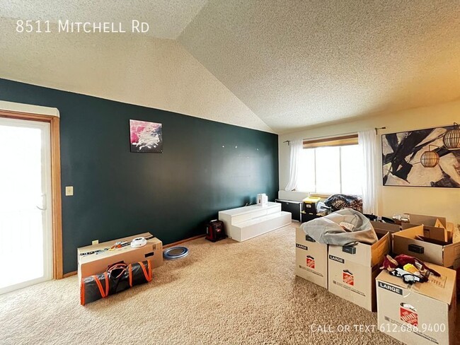 Building Photo - Large 2 Bedroom 2 Bathroom Townhome with 2...