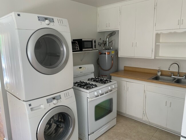 Building Photo - 308 Madison St NE