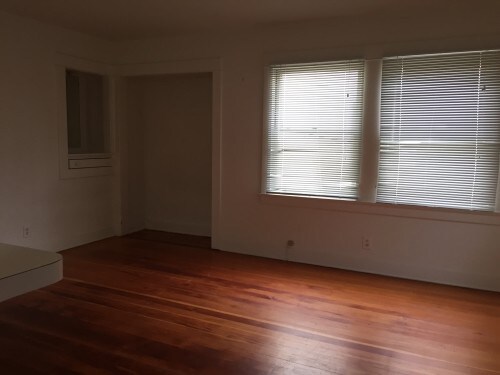 Building Photo - 38 1/2 Rose Ave