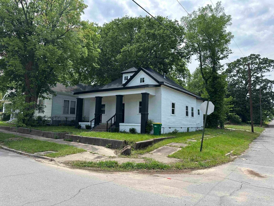 Primary Photo - 2000 Rock St
