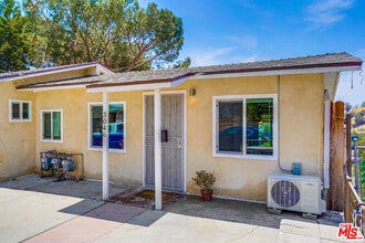 Building Photo - 3046 Chadwick Dr