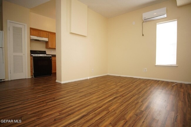 Building Photo - 3403 Pershing Dr