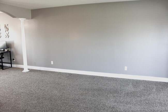 Building Photo - 8669 Chauncy Pl