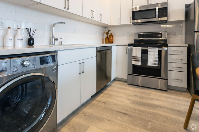 Studio, 1BA - 628 SF - Crosby