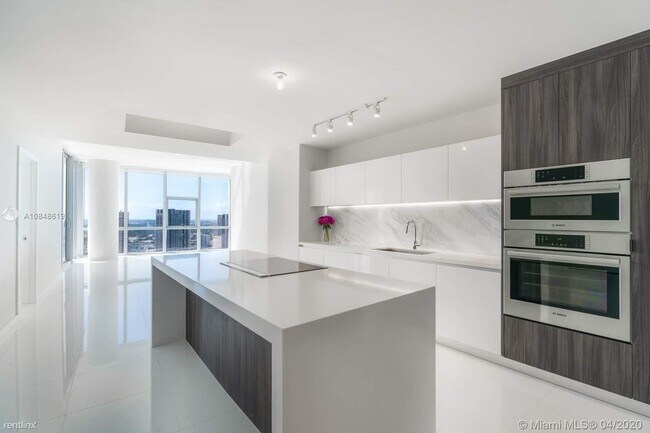 Foto del edificio - 3 br, 4 bath  - Paramount Worldcenter Miami