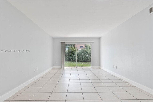 Foto del edificio - 7324 SW 82nd St