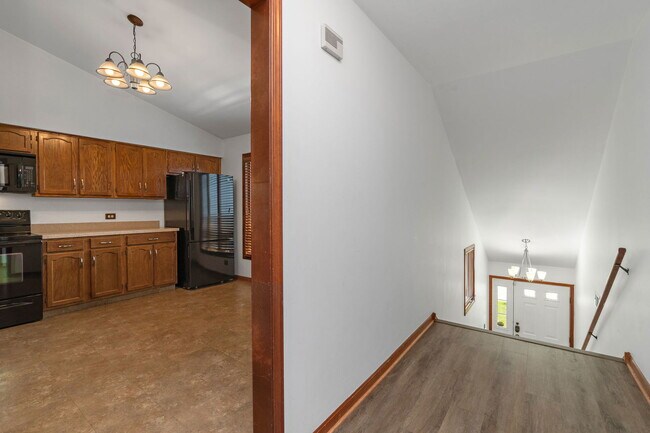 Building Photo - 726 Ascot Ct