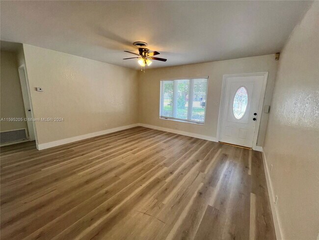 Foto del edificio - 311 SE 8th St