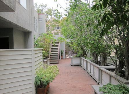 Foto del edificio - 10380 Almayo Ave