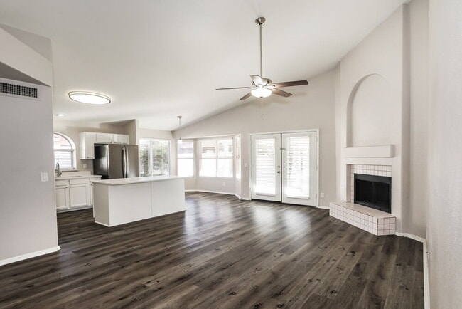 Foto del edificio - 4243 E Balsam Ave