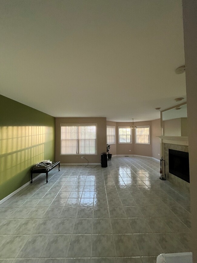 Building Photo - 16046 Fairfield Dr