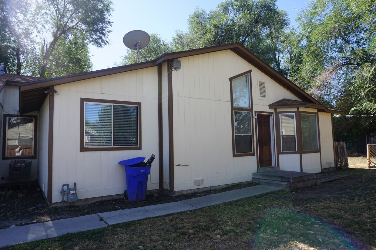 Cozy Pet Friendly 3 Bedroom 2 Bathroom - Cozy Pet Friendly 3 Bedroom 2 Bathroom