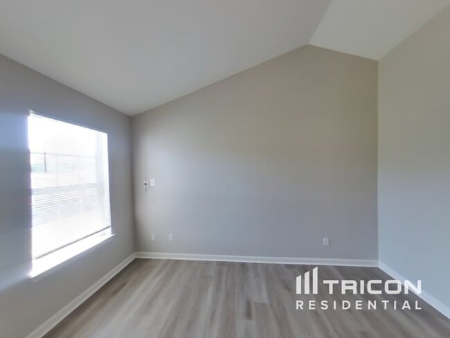 Building Photo - 6262 Varnay Ct