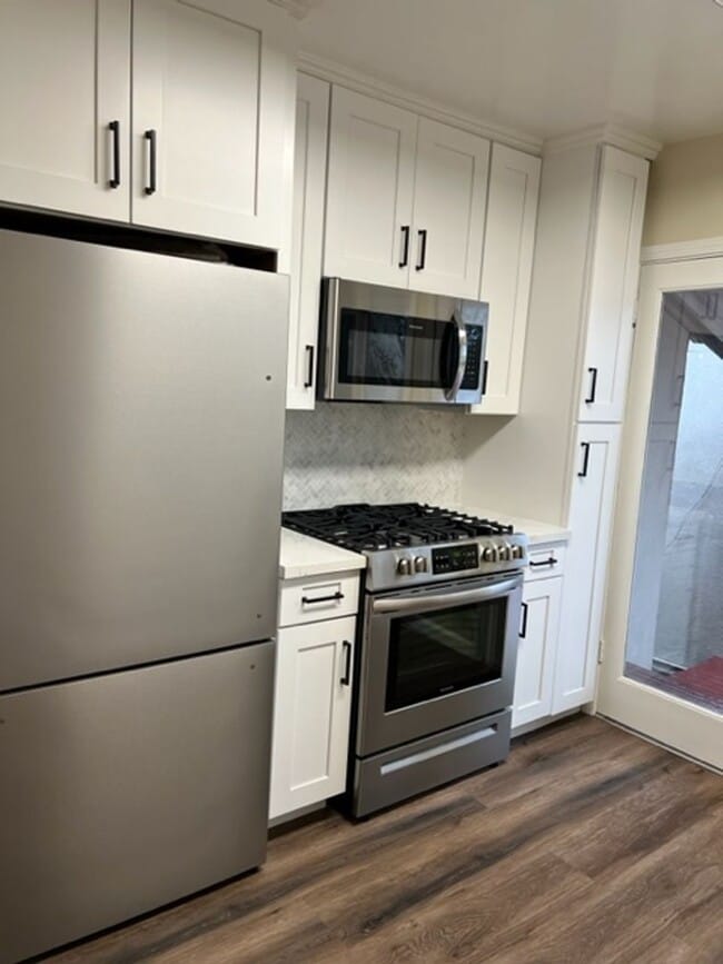 Building Photo - Charming 2 Bedroom 1 Bathroom Encino Home!...