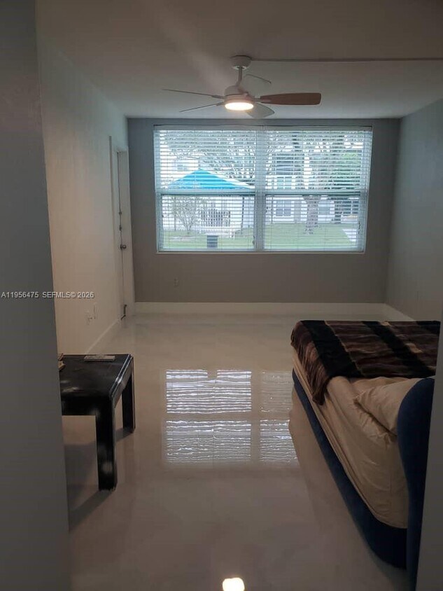 Foto del edificio - 1351 NE 191st St