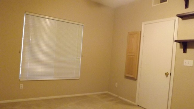 Building Photo - 6813 Squaw Mountain Dr