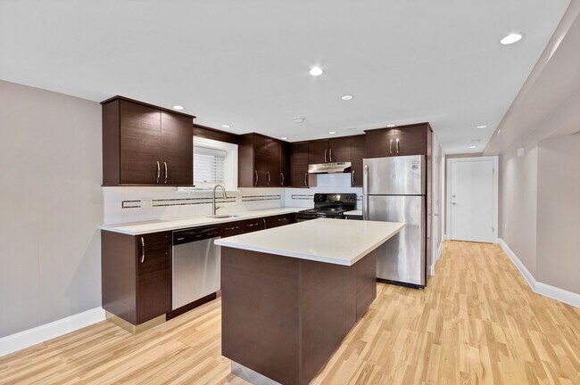 Foto del edificio - 4120 N Harding Ave