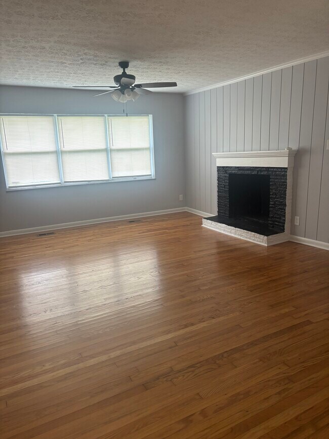 Building Photo - 5706 Briercliff Rd