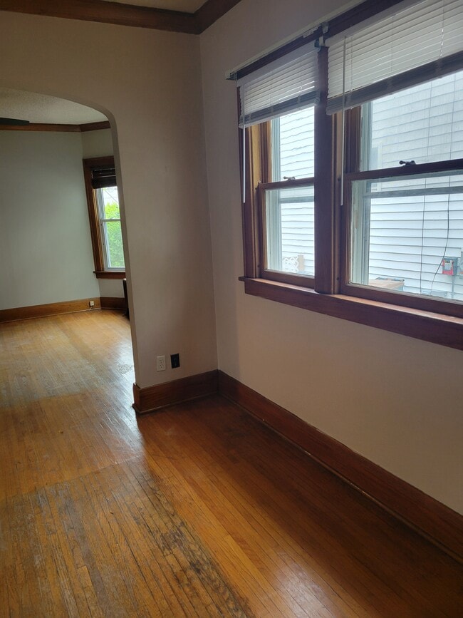 Building Photo - 250 Robinson St