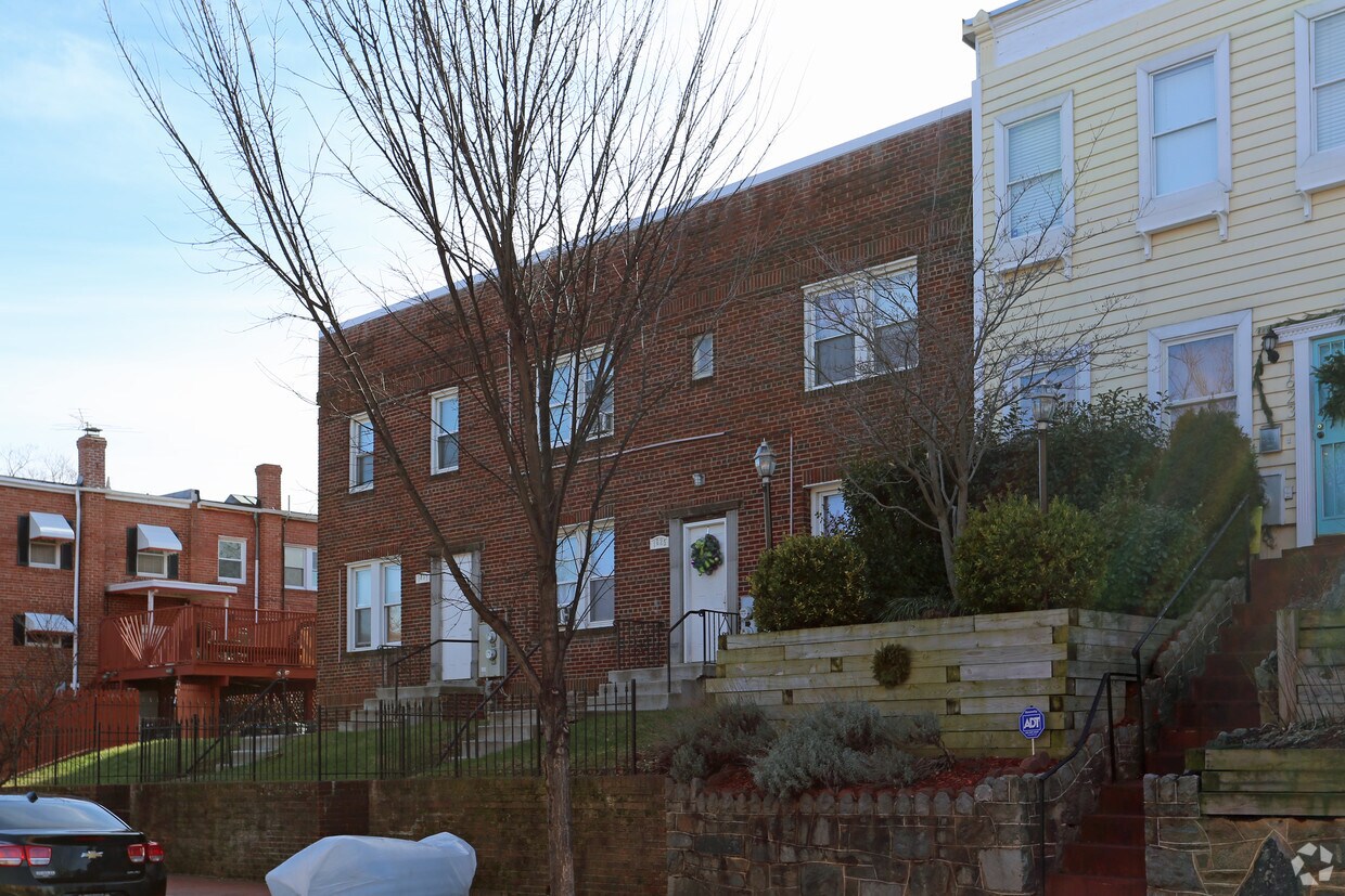 Foto del edificio - 1625-1627 Constitution Ave NE