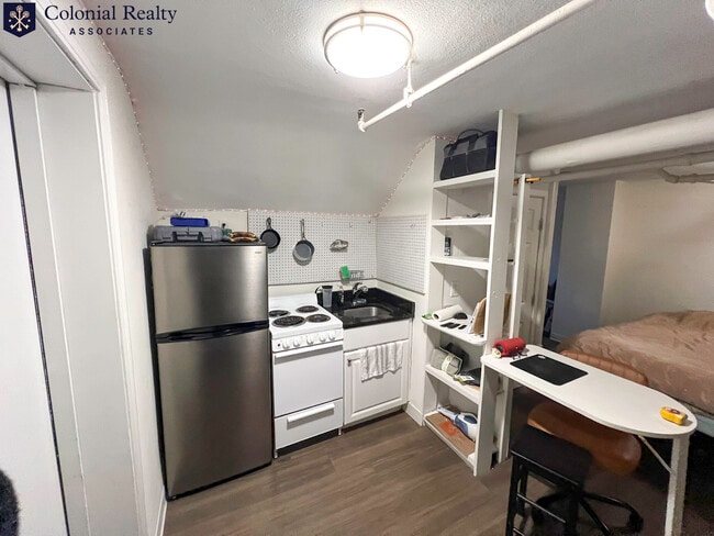 Building Photo - 90 Charles St