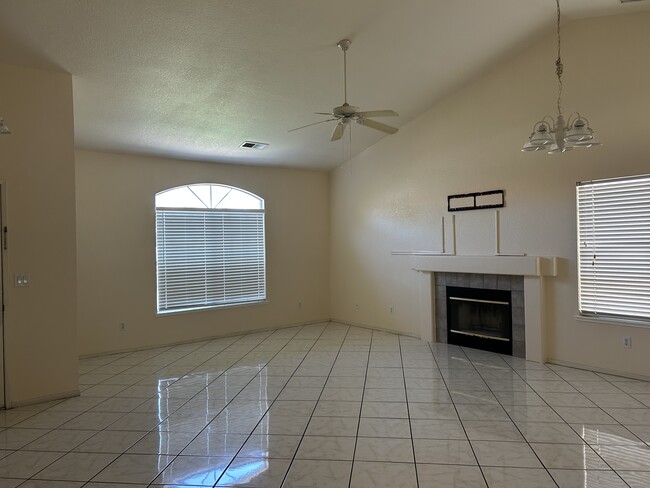 Foto del edificio - 1502 Barnum Ct