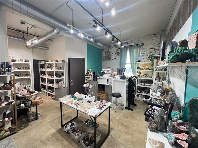 Foto del edificio - 190 Christopher Columbus Dr