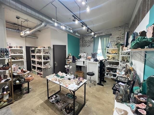 Building Photo - 190 Christopher Columbus Dr