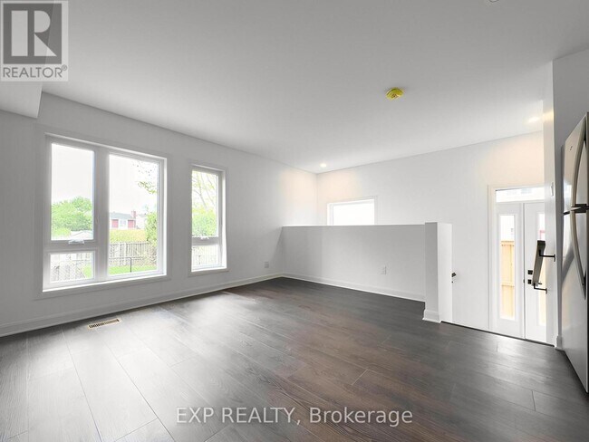 Building Photo - 25 Fair Oaks Crescent