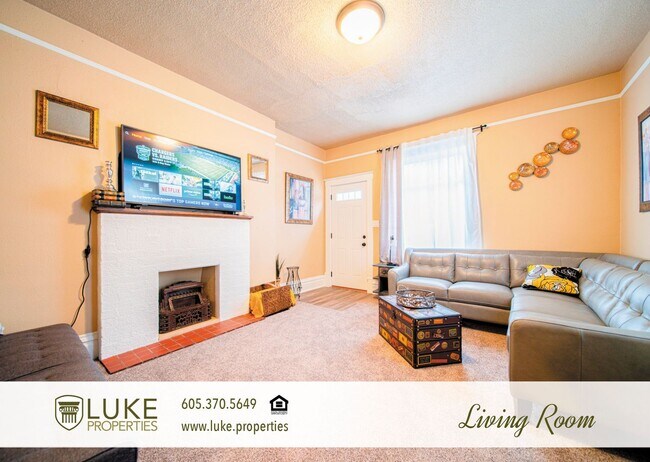 Building Photo - Updated rental home near downtown Sioux Falls