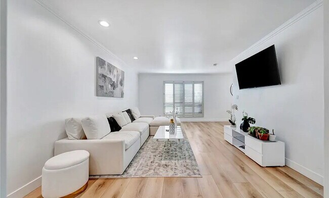 Foto del edificio - Best Location! Beautiful, newly remodeled ...