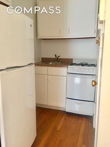 Building Photo - 319 W 92nd St