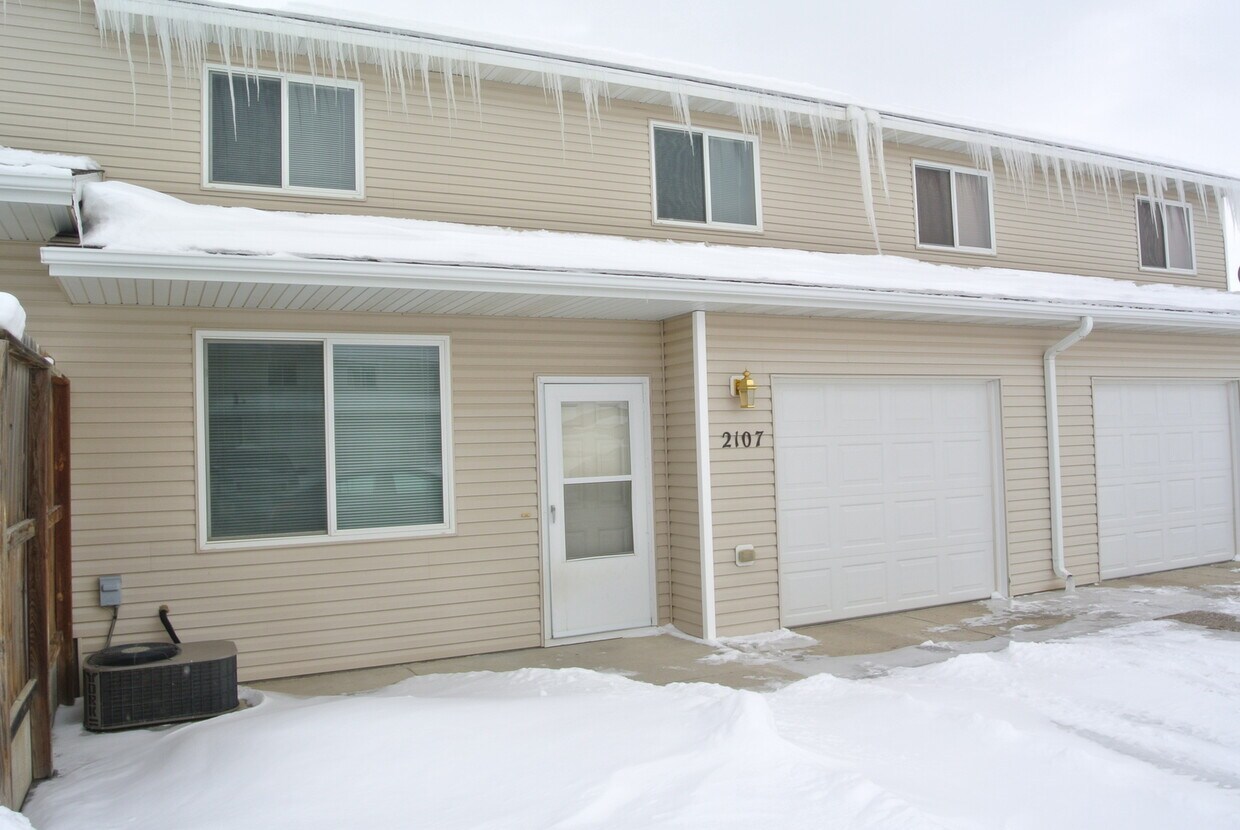2107 13th St NW Unit 1, Minot, ND 58703 Room for Rent in Minot, ND