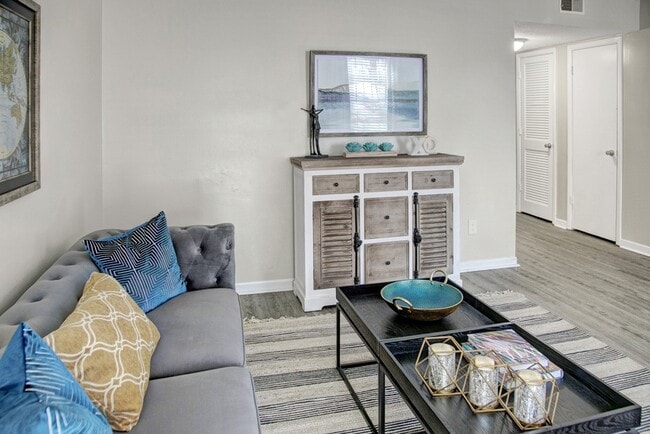 Living Room - Madison Park Apartments & Townhomes