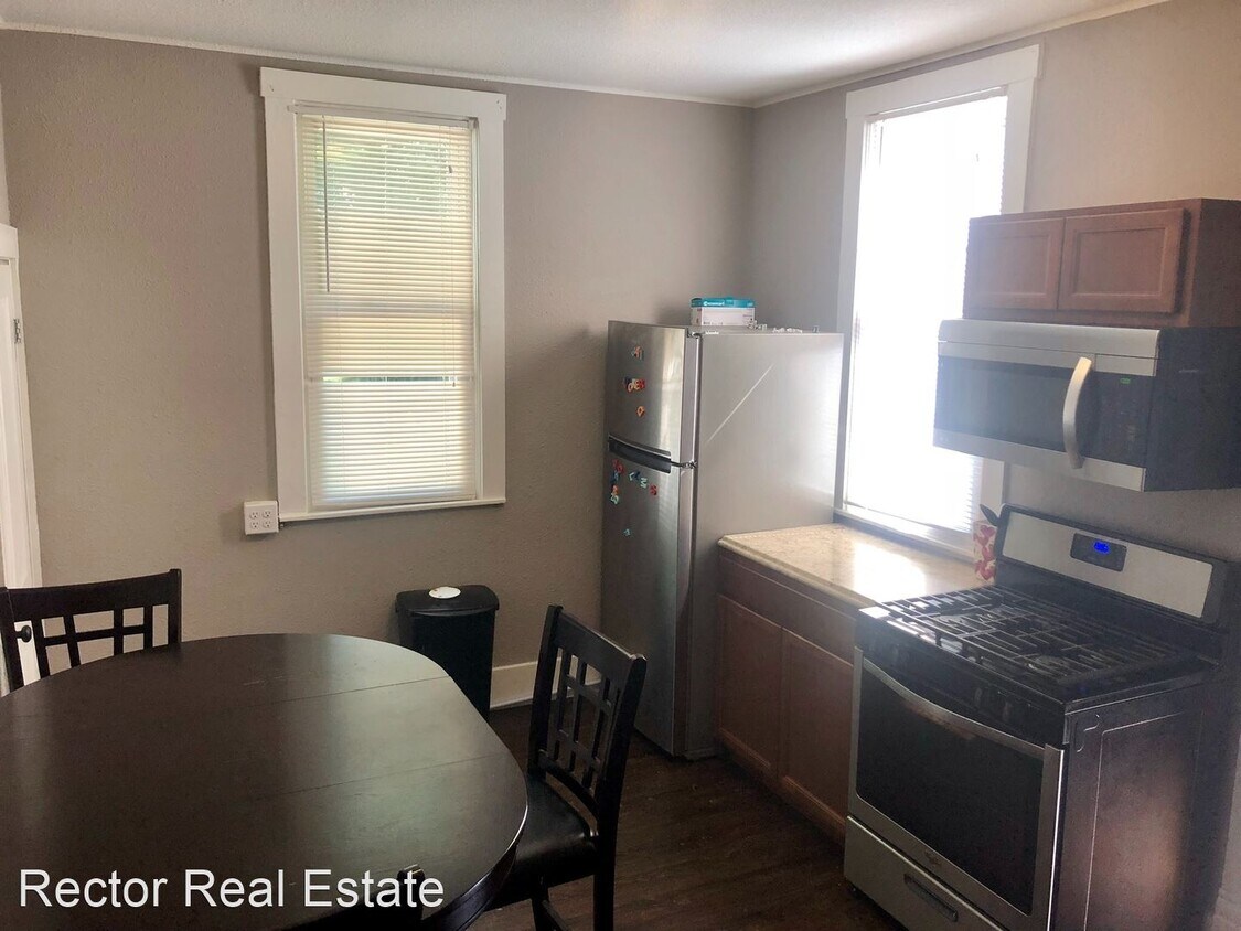Primary Photo - 4 br, 2 bath House - 812 W. Stoughton St.