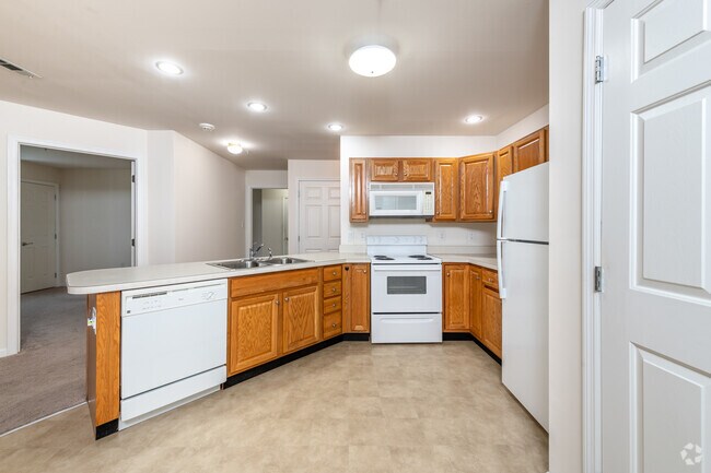 2HAB, 1.5BA - 974 ft² - Royalton Apartments - Luxury 55+Senior Living