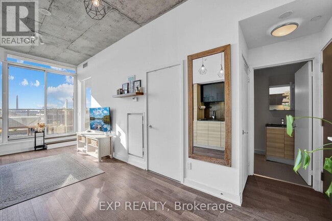 Photo du bâtiment - 1238 Dundas St E