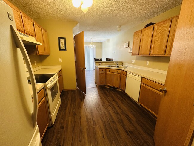 Building Photo - 1054 Lovell Ave W