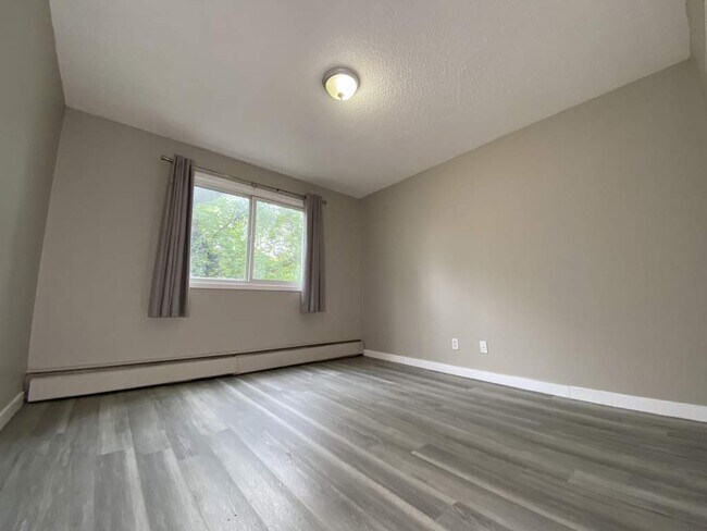 Building Photo - Amera Manor Apartments