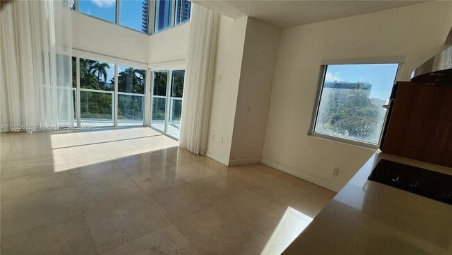 Building Photo - 1528 Brickell Ave