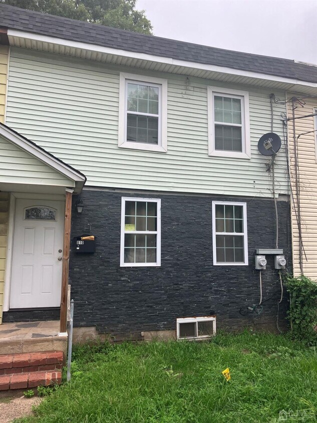 Primary Photo - 810 E Hazelwood Ave