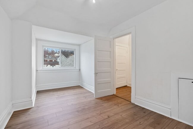 Photo - 1528 Ridge Ave Apartment